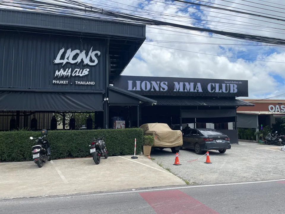 Lions MMA Club frontage and signs on Soi Taied