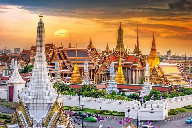 Visit the Grand Palace and Wat Phra Kaew