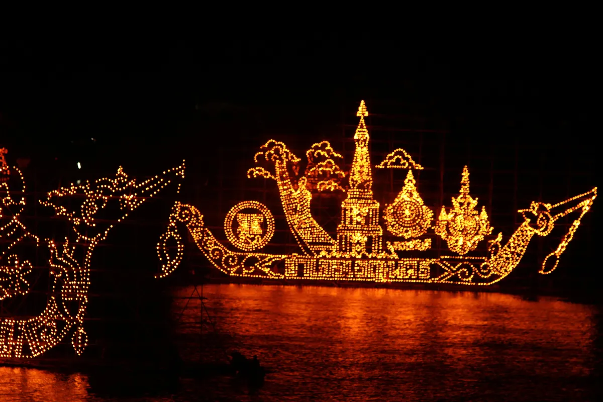 Ok Phansa: End of Buddhist Lent & Illuminated Boat Processions