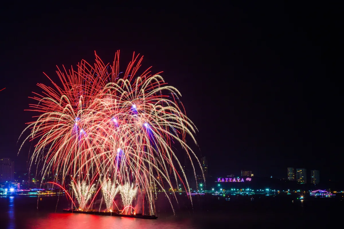 Pattaya International Fireworks Festival: Dates & Tips