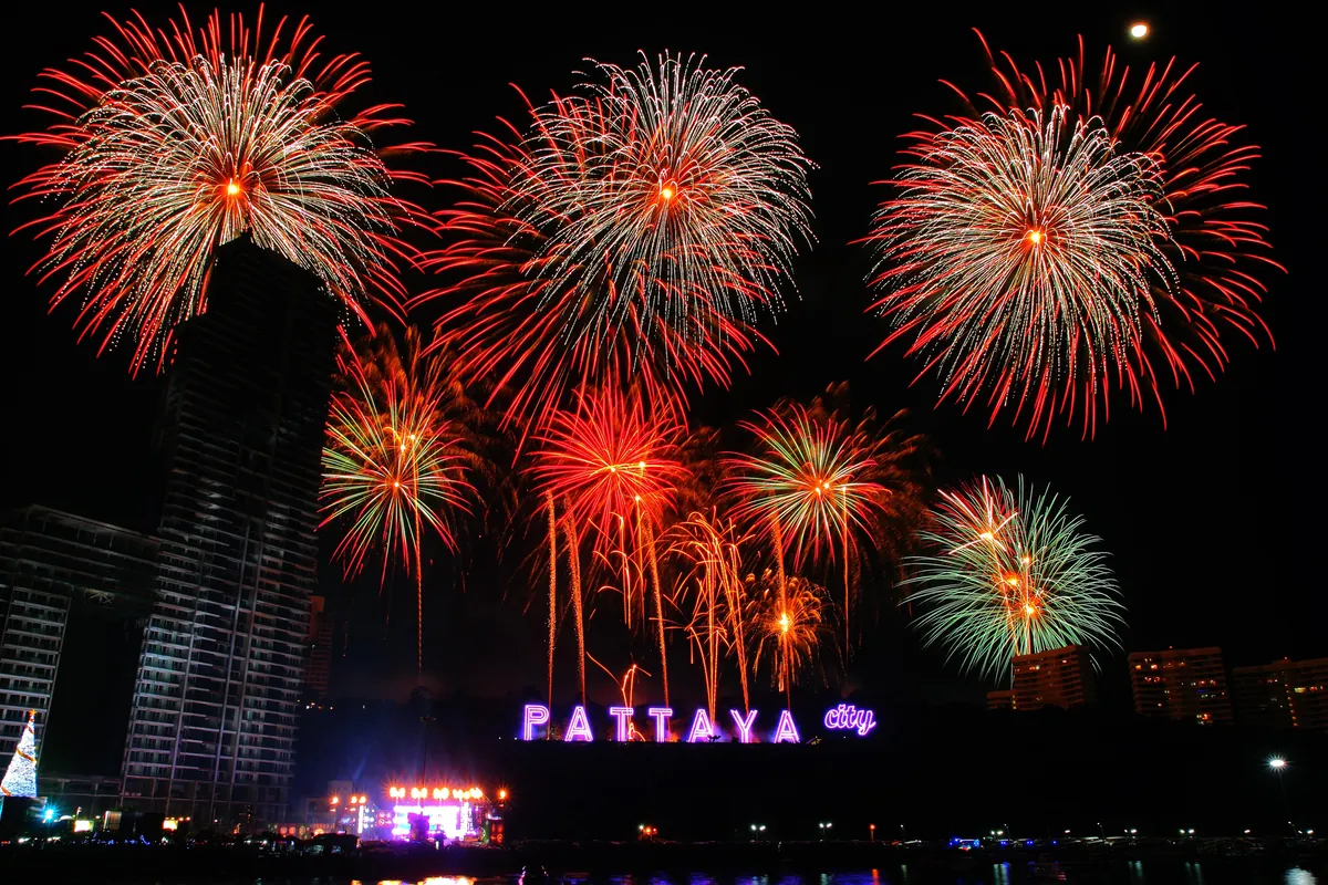 Pattaya International Fireworks Festival: Beachfront Pyrotechnics
