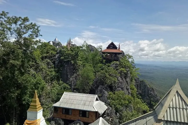 Wat Chaleom Prakait