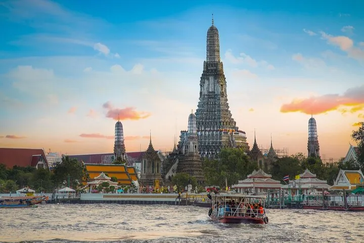 3-Hour Bangkok Walking Tour: Wat Pho and Wat Arun — photo 2