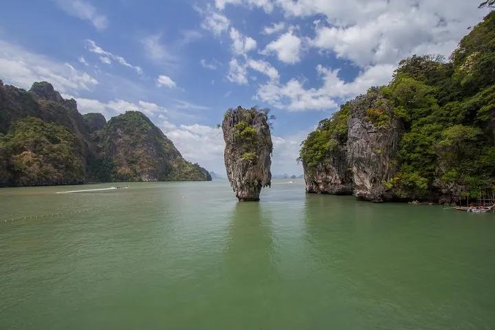 Jamebond Island