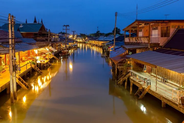 Amphawa Floating & Maeklong Railway Train Market (Small Group) — photo 4