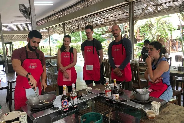 Authentic Thai Cooking Class and Farm Visit in Chiang Mai — photo 3