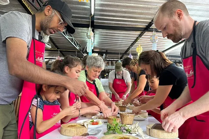 Authentic Thai Cooking Class and Farm Visit in Chiang Mai — photo 4