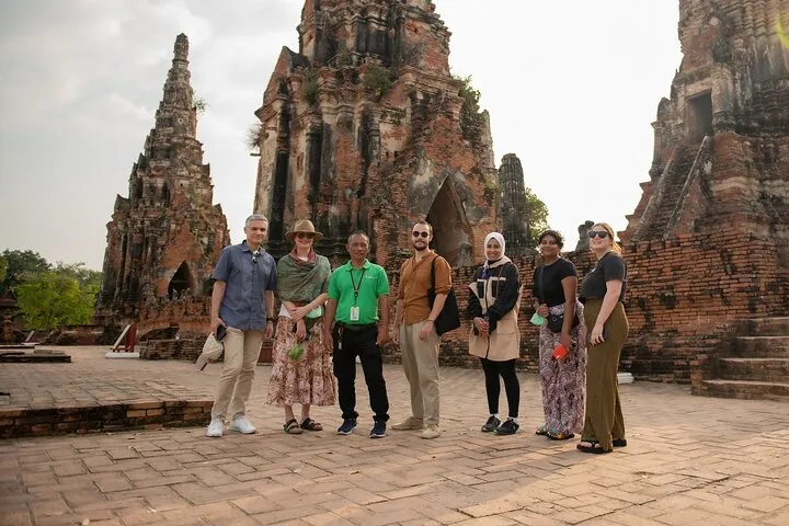 Ayutthaya, Damnoen Floating & Maeklong Railway Market Day Tour — photo 4