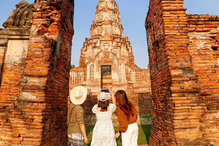 Ayutthaya Summer Palace and Temples Day Tour from Bangkok