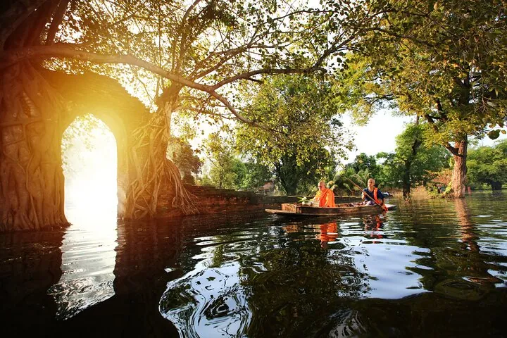 Ayutthaya Sunset Boat & UNESCO Temples: Multi-language private tour from Bangkok