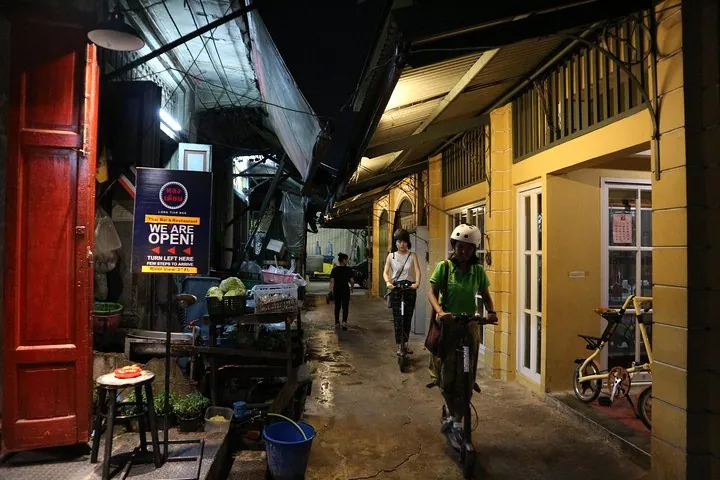 Bangkok at Night by Electric Scooter — photo 5