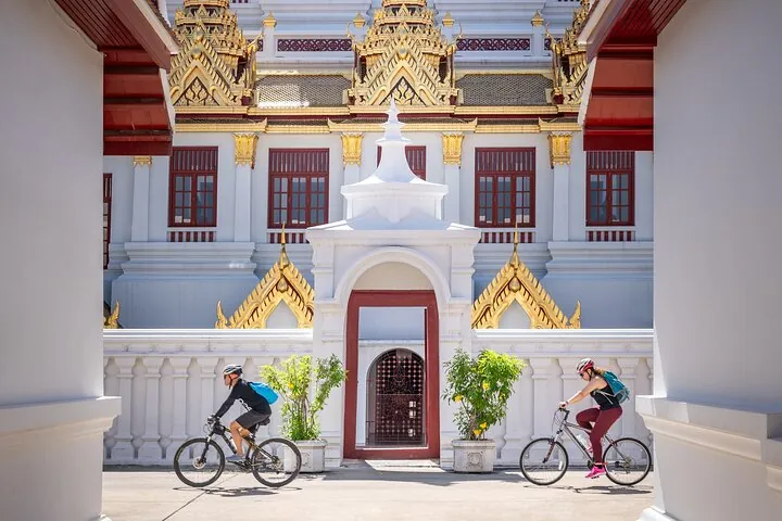 Bangkok: Backstreets and Temple Historic Bike Tour