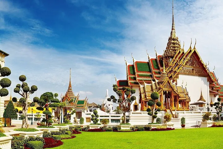 The Bangkok Royal Grand Palace, a magnificent and ornate complex, stands as a symbol of Thailand's rich cultural heritage. (if option with Grand Palace selected)