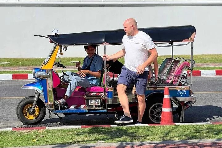 Tuk tuk tour in bangkok
