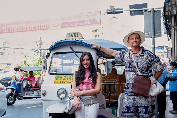 Bangkok Electric Tuk Tuk: Thonburi & Wang Lang Local Food Tour
