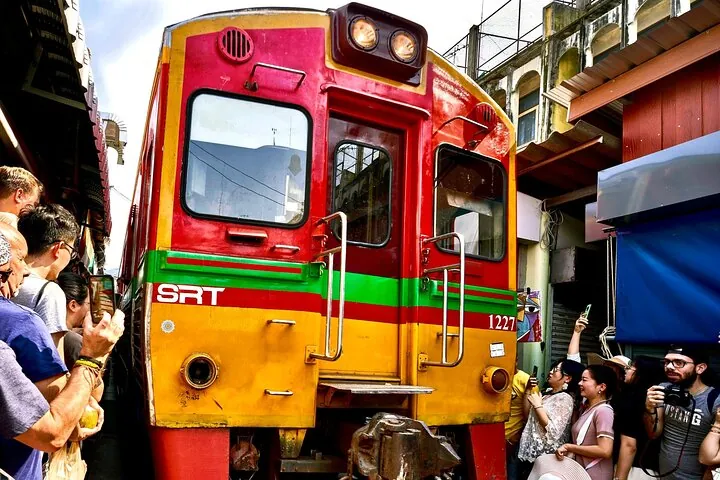Bangkok: Floating Market & Train Market with Train/Boat ride — photo 3