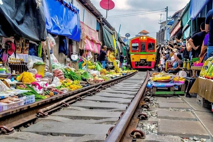 Bangkok: Floating Market & Train Market with Train/Boat ride