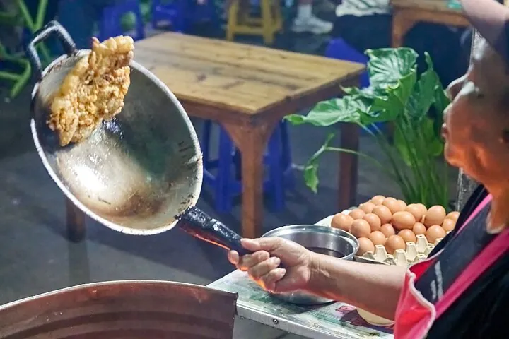 Street Food fried noodle