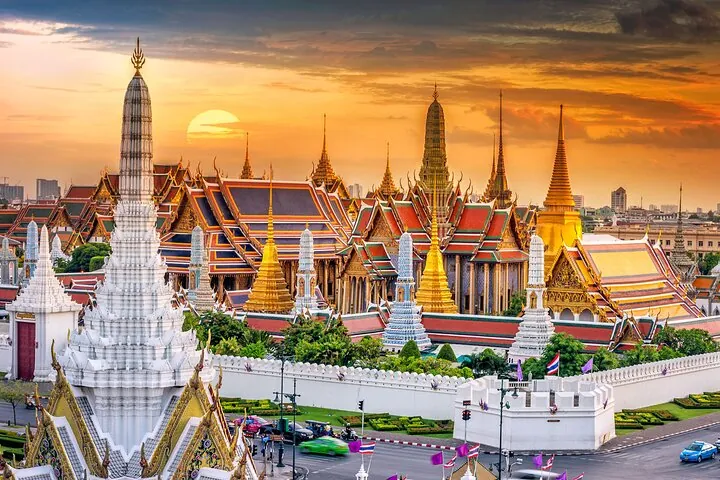Bangkok Heritage Highlights: Grand Palace & Three Temples Tour