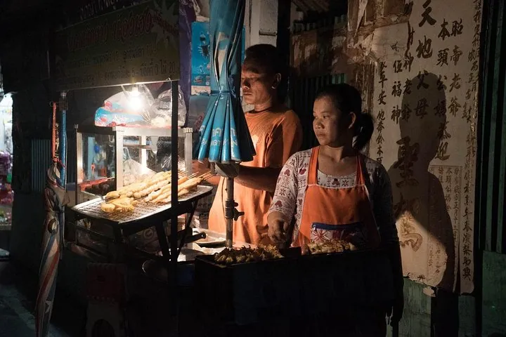 Bangkok Hidden Paths Night Biking Tour with Street-food Meal — photo 2