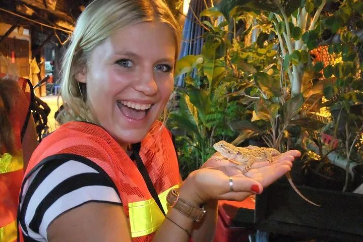 Bangkok Hidden Paths Night Biking Tour with Street-food Meal — photo 5