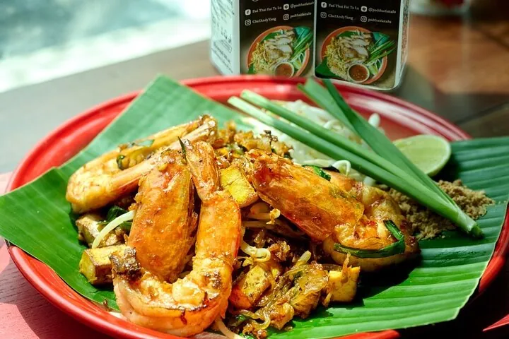 Popular for its creative Pad Thai-versions with fresh prawns & Berkshire pork belly