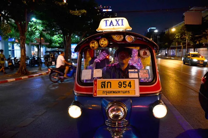 Bangkok Night Food and City Tour by Tuk Tuk — photo 2