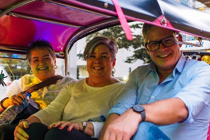 Bangkok Night Food and City Tour by Tuk Tuk — photo 5