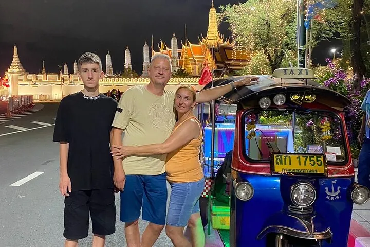 Bangkok Night Tour: Food, Temple & Tuk Tuk — photo 2