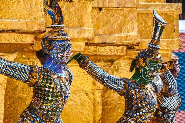 Bangkok: The Grand Palace, Wat Pho, and Wat Arun Walking Tour — photo 3