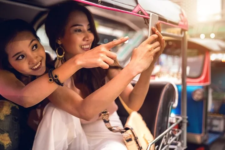 Bangkok Tuk-Tuk Tour by Night with Chinatown Street Food Meal — photo 2