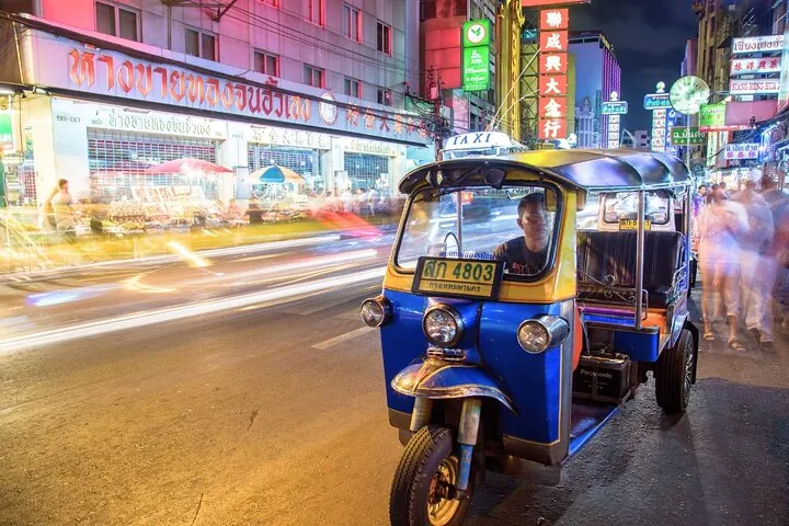 Bangkok Tuk-Tuk Tour by Night with Chinatown Street Food Meal — photo 3