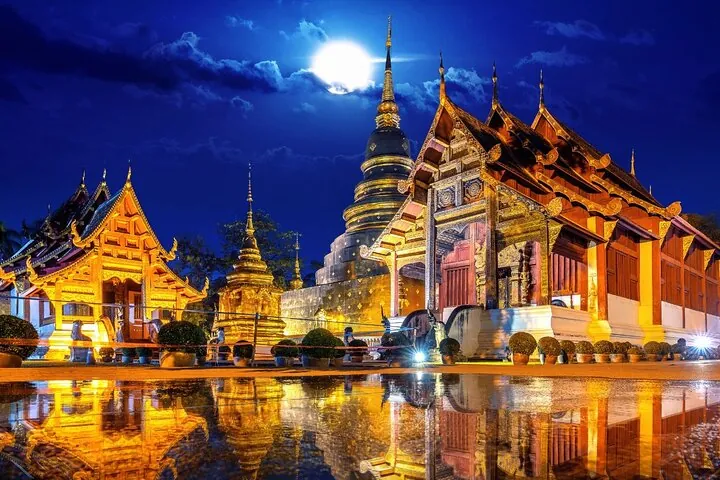 Chiang Mai Temples and Market Tuk Tuk Night Tour — photo 3