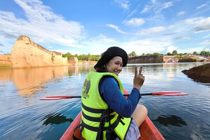 Kayak in the lake after the cooking class