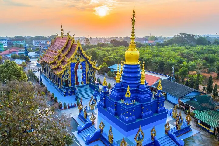 Take a break at the Blue Temple, built on a site where tigers jumped over the river