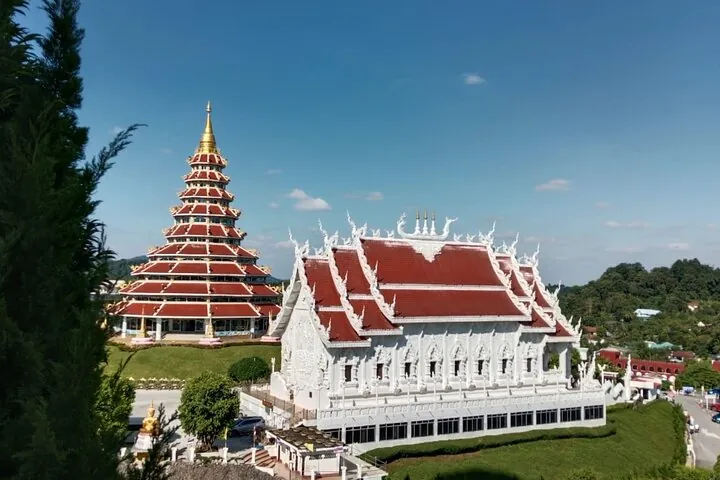 Chiang Rai White Temple, Blue Temple and more from Chiang Mai — photo 4