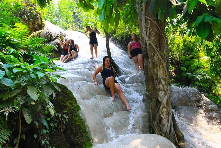 Climb Sticky Waterfall Like a Spiderman — photo 2
