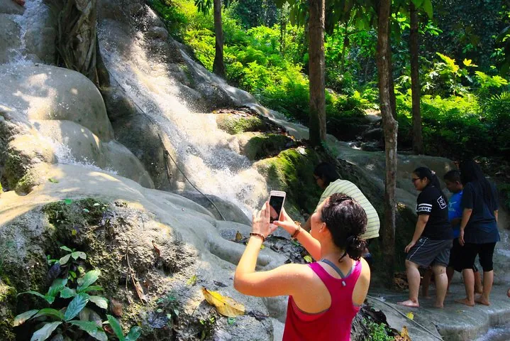 Climb Sticky Waterfall Like a Spiderman — photo 4