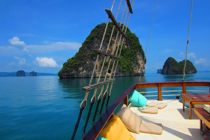 – Comfortable boat for cruising in Phang Nga Bay – The “Must-Do”!