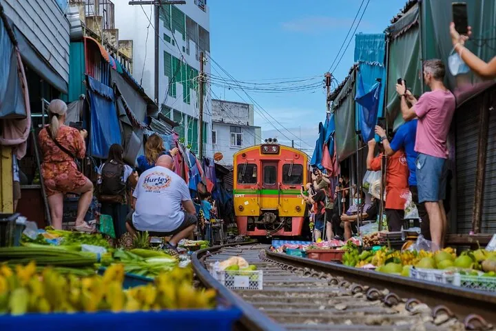 Damnoen Saduak Floating Market and Maeklong Railway Market Tour — photo 2