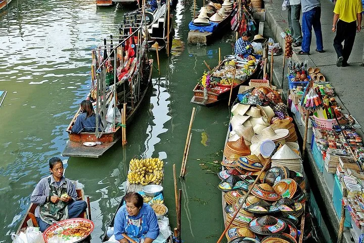 Damnoen Saduak Floating Market