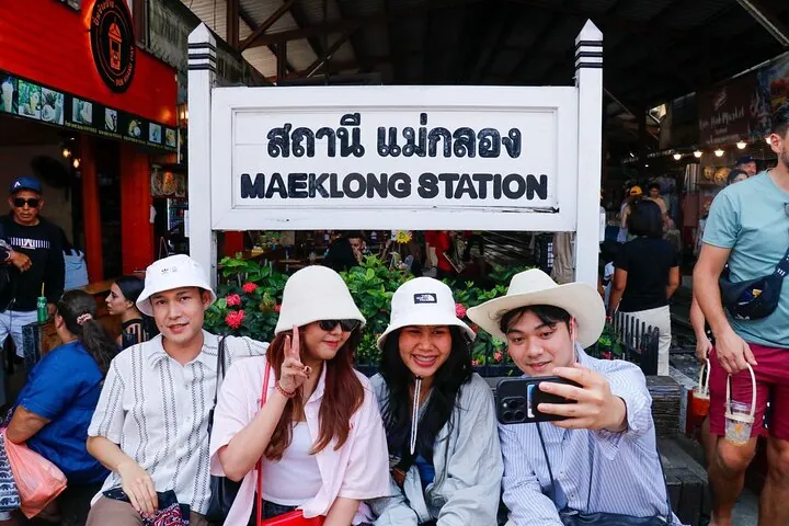 Day Trip to Bangkok Floating Market & Maeklong Railway — photo 4