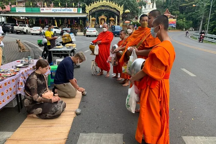 Doi Suthep and Wat Pha Lat Sunrise Tour (Small Group Only) — photo 3