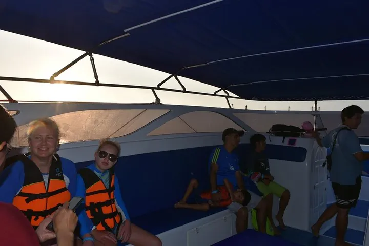 Cruise by speed boat to Phi Phi Island