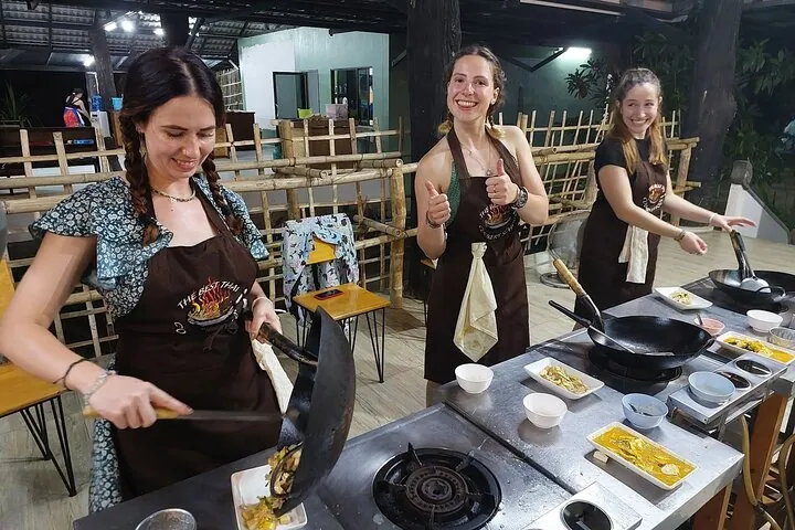 Evening Cooking Class in Organic Farm with Local Market Tour