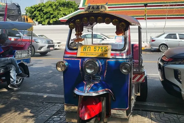 Experience Bangkok with typical Thai tuk-tuk — photo 4