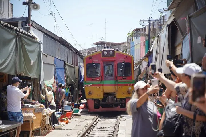 Maeklong Railway Market
