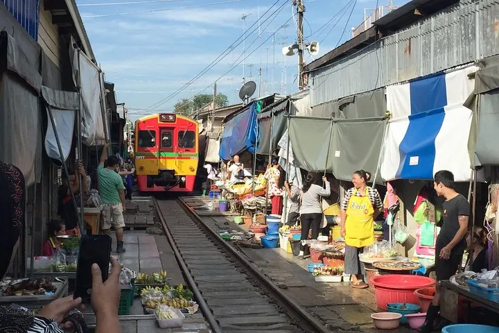 Maeklong railway market