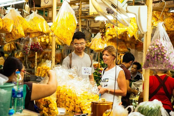 Full Day Bangkok PRIVATE City Tour With Locals - Wat Trimit & Wat Pho tickets — photo 3