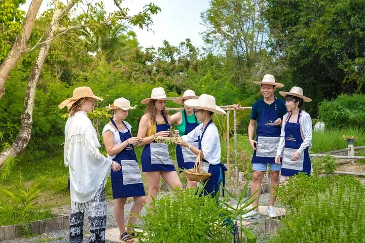 Full-Day Thai Cooking Class with Grandma - Market and Farm Tour — photo 4